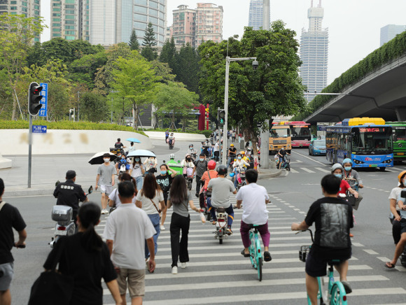 不走人行道被撞谁的责任最大