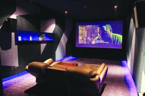 私人影院房间里有摄像头吗?