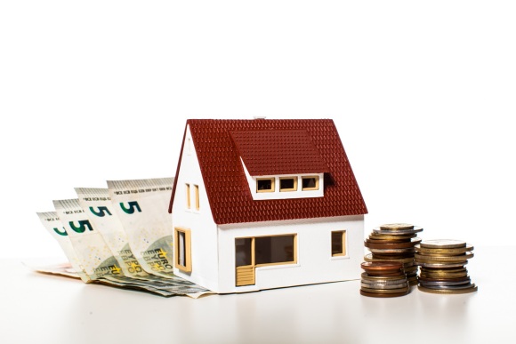 房屋过户未登记的拆迁补偿款应该给谁