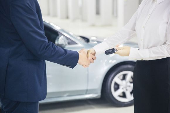 公司车辆转让给个人要交多少税