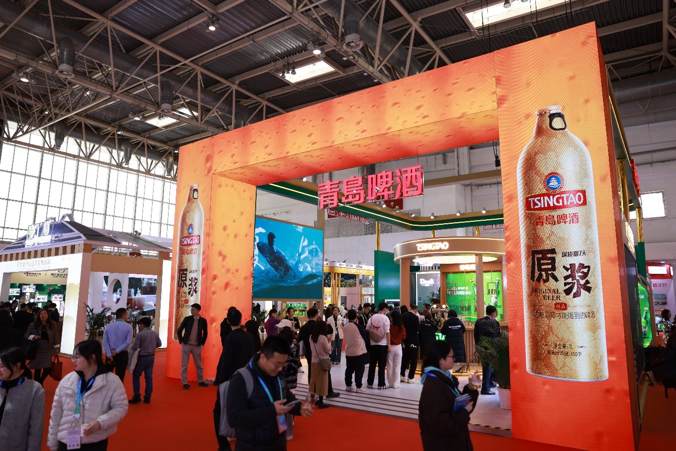 青岛啤酒：全球链采中国造 全球举杯共分享