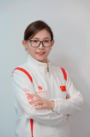 世界冰壶锦标赛冠军王冰玉做客新网银行直播间，讲述冰壶拓荒者的三次蝶变