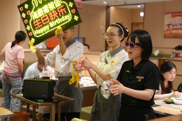 “文旅流量”变“餐饮增量”，“五一”海底捞单店最高翻台率超12轮