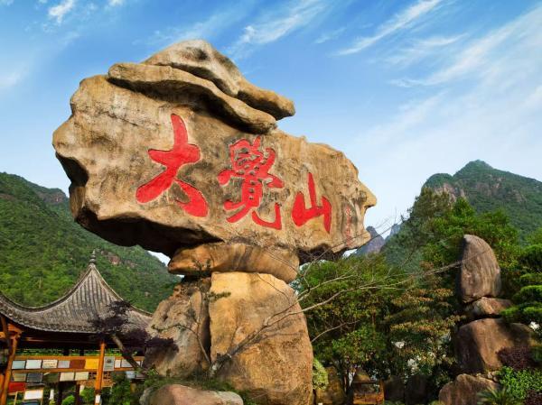 上饶银行：金融活水流淌5A景区，助力大觉山“亚洲第一漂”焕发新活力