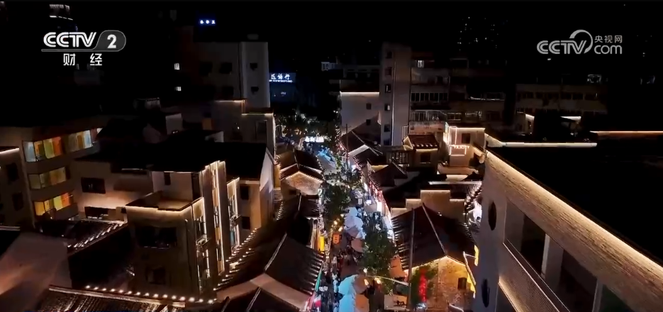 享美食、赏非遗……各地特色夜市火爆出圈 “夜经济”点燃城市活力
