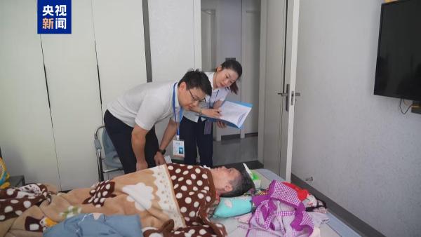 失能老人补贴政策“满月” 消费券能否真正减轻家庭照护负担？