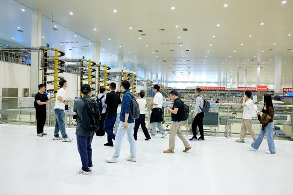 “全球智链生态圈”破圈了！数智伊利成“AI ”打卡新地标