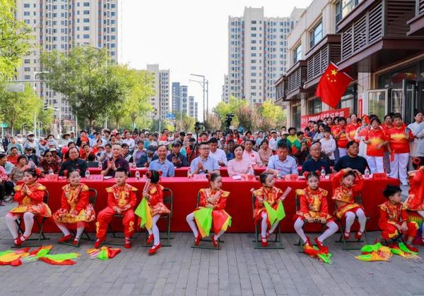 北京大兴空港富苑社区双节：文艺汇演绽华彩，“时代荣耀”润心田
